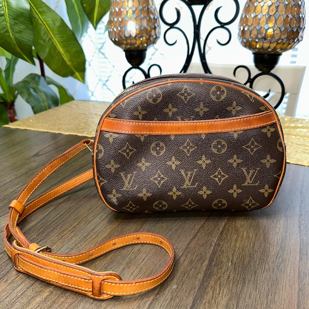 *AUTHENTIC* Louis Vuitton Brown Monogram Crossbody Bag *Rarely Used*